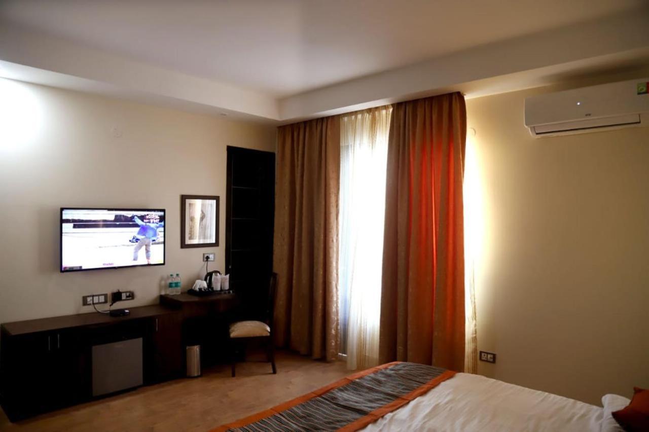 Country Inn Hotels & Resorts Vrindāvan Eksteriør billede