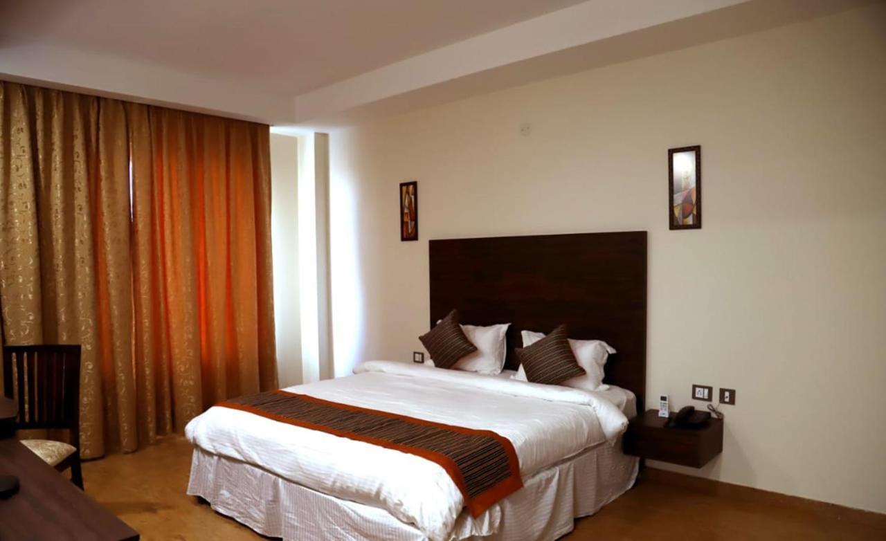 Country Inn Hotels & Resorts Vrindāvan Eksteriør billede