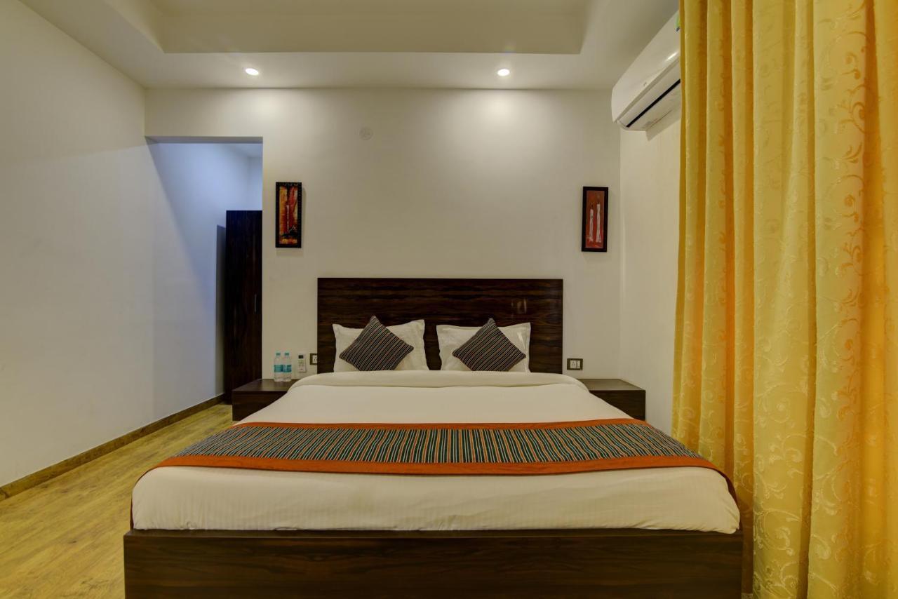 Country Inn Hotels & Resorts Vrindāvan Eksteriør billede