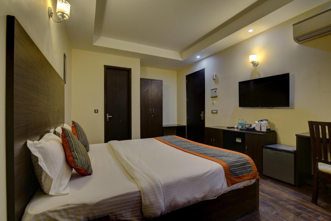 Country Inn Hotels & Resorts Vrindāvan Eksteriør billede