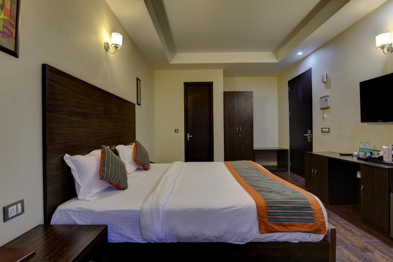 Country Inn Hotels & Resorts Vrindāvan Eksteriør billede