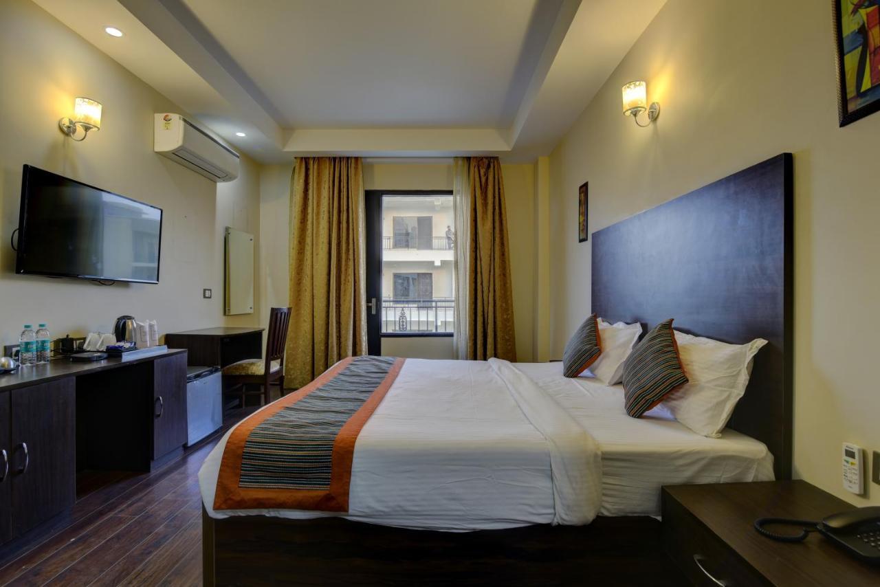 Country Inn Hotels & Resorts Vrindāvan Eksteriør billede
