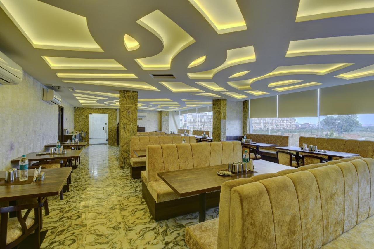 Country Inn Hotels & Resorts Vrindāvan Eksteriør billede