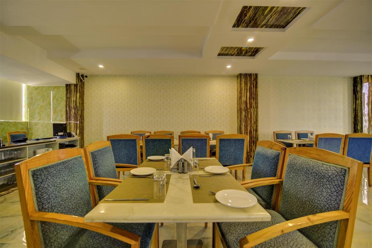 Country Inn Hotels & Resorts Vrindāvan Eksteriør billede