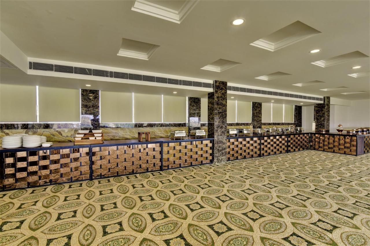 Country Inn Hotels & Resorts Vrindāvan Eksteriør billede